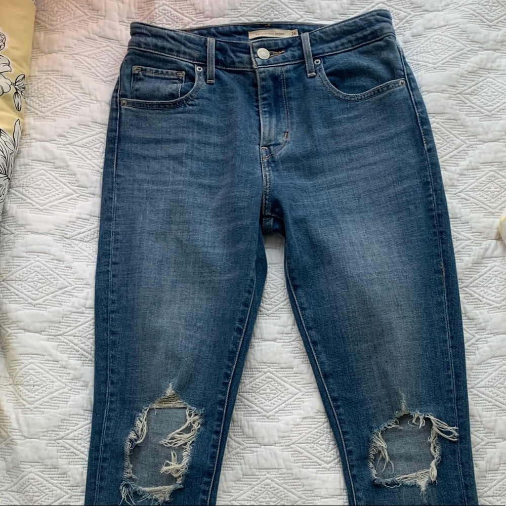 Levi’s 721 High Rise Skinny Ripped Jeans